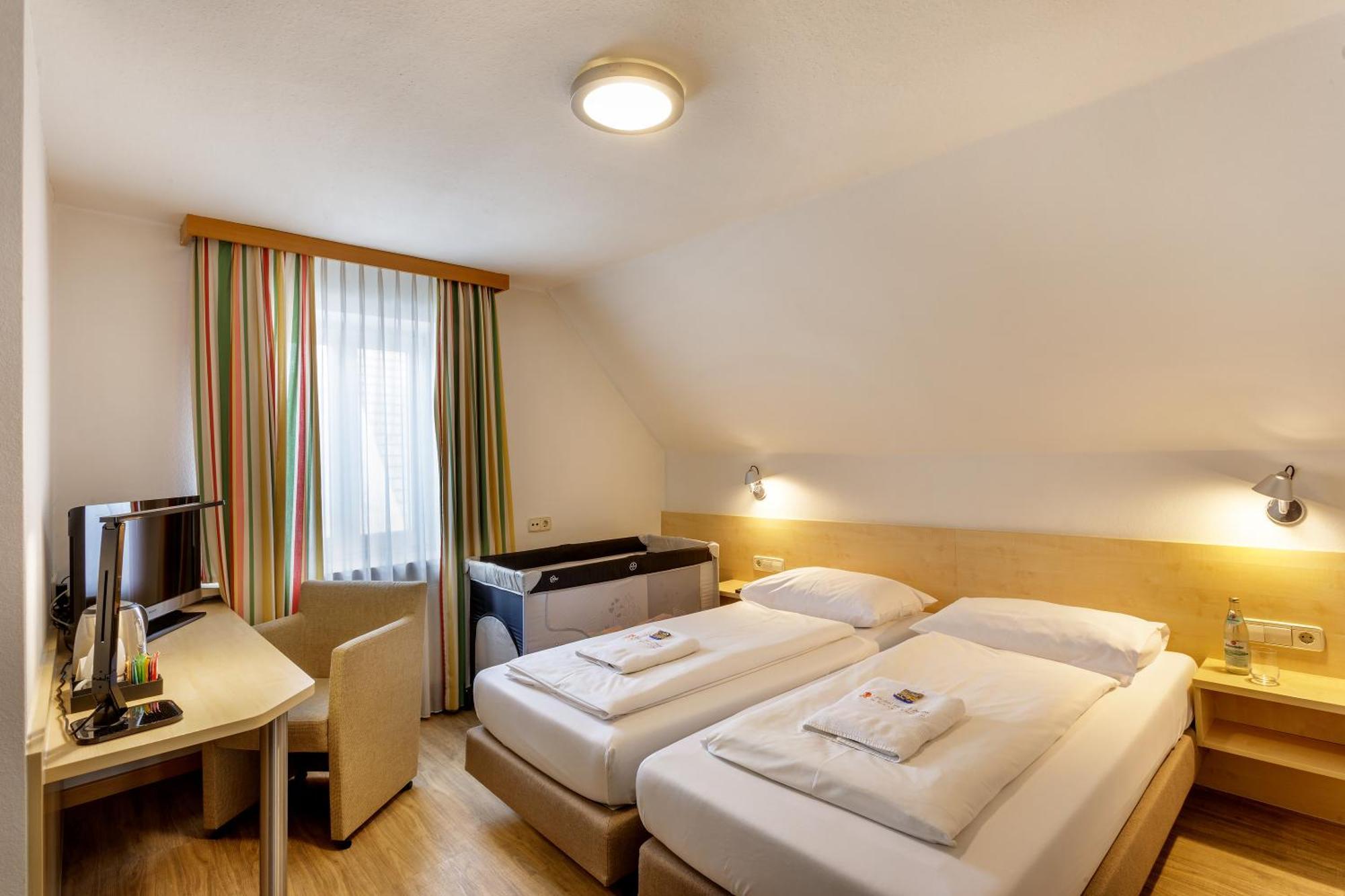 Hotel Zum Loewen Weißenhorn Kültér fotó