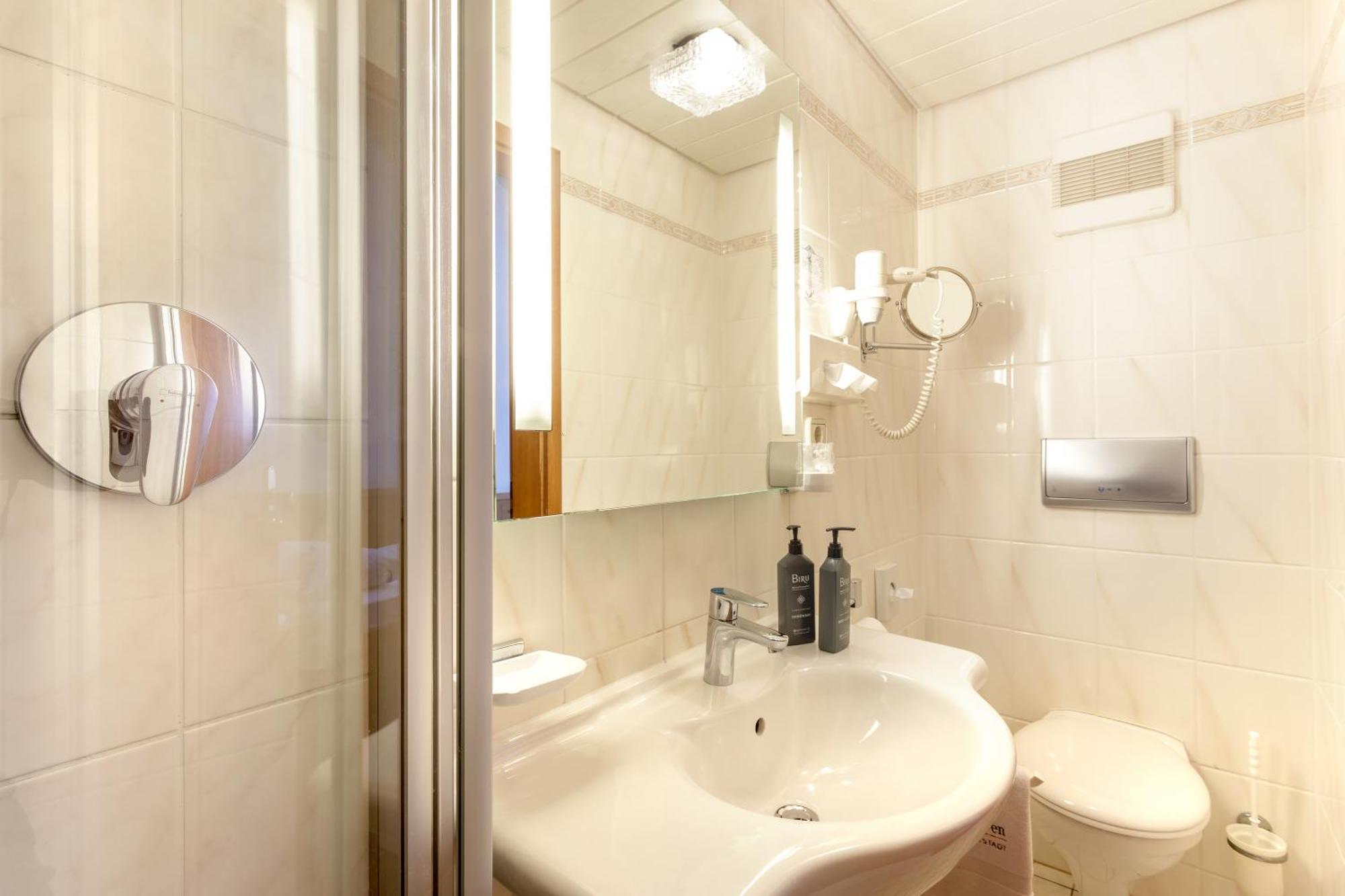 Hotel Zum Loewen Weißenhorn Kültér fotó