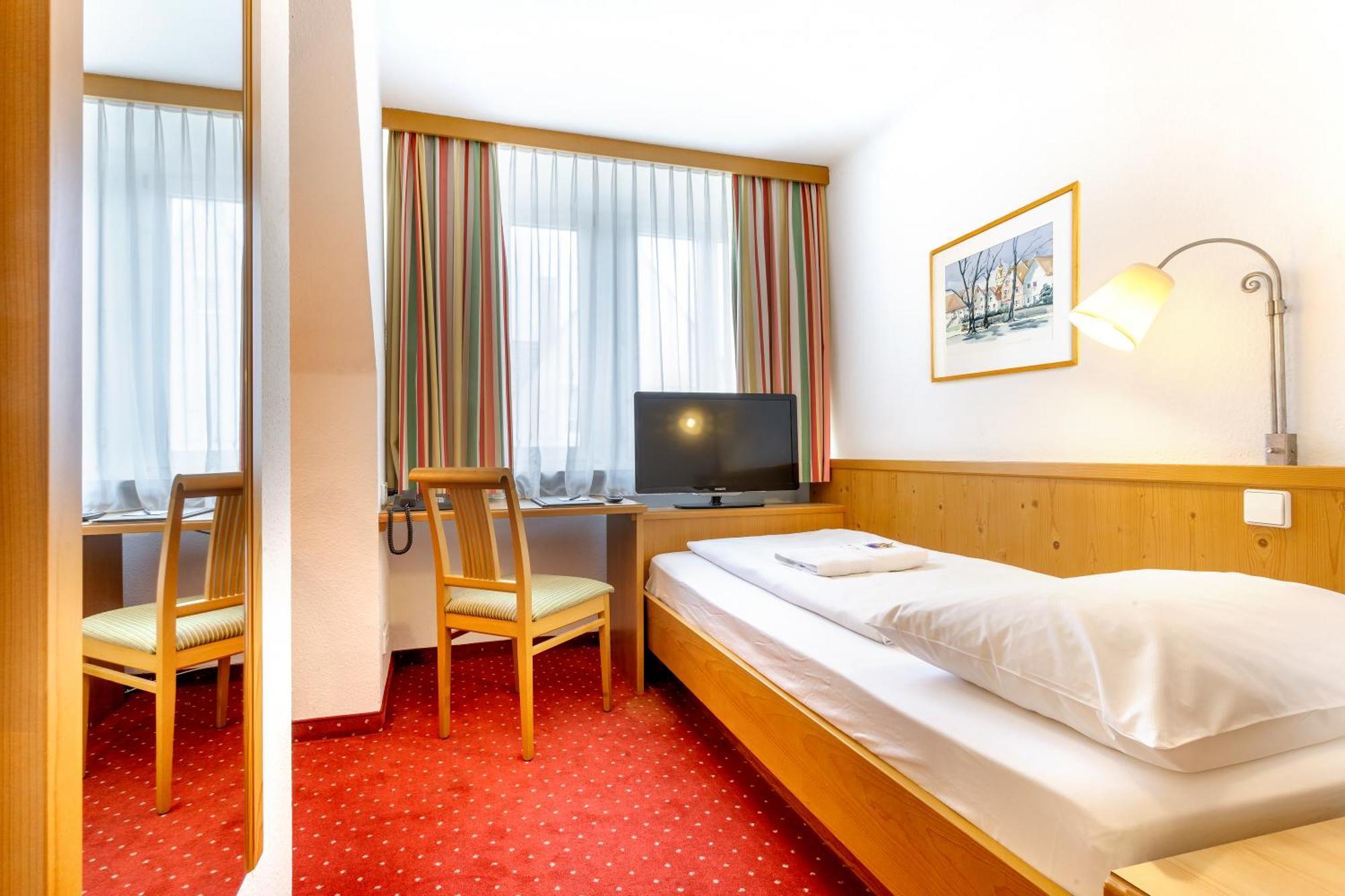 Hotel Zum Loewen Weißenhorn Kültér fotó