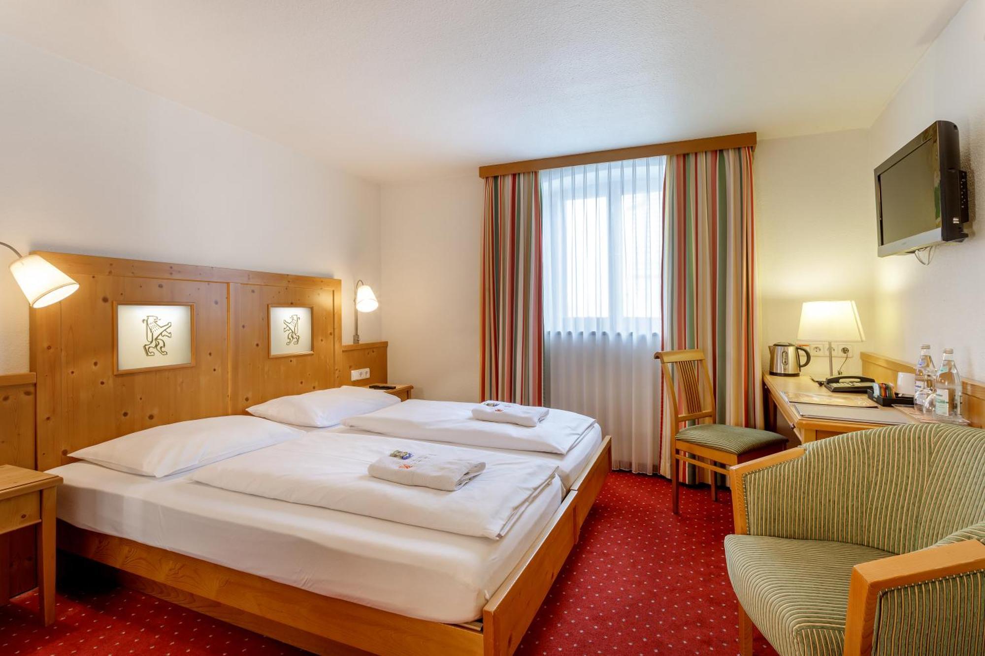 Hotel Zum Loewen Weißenhorn Kültér fotó