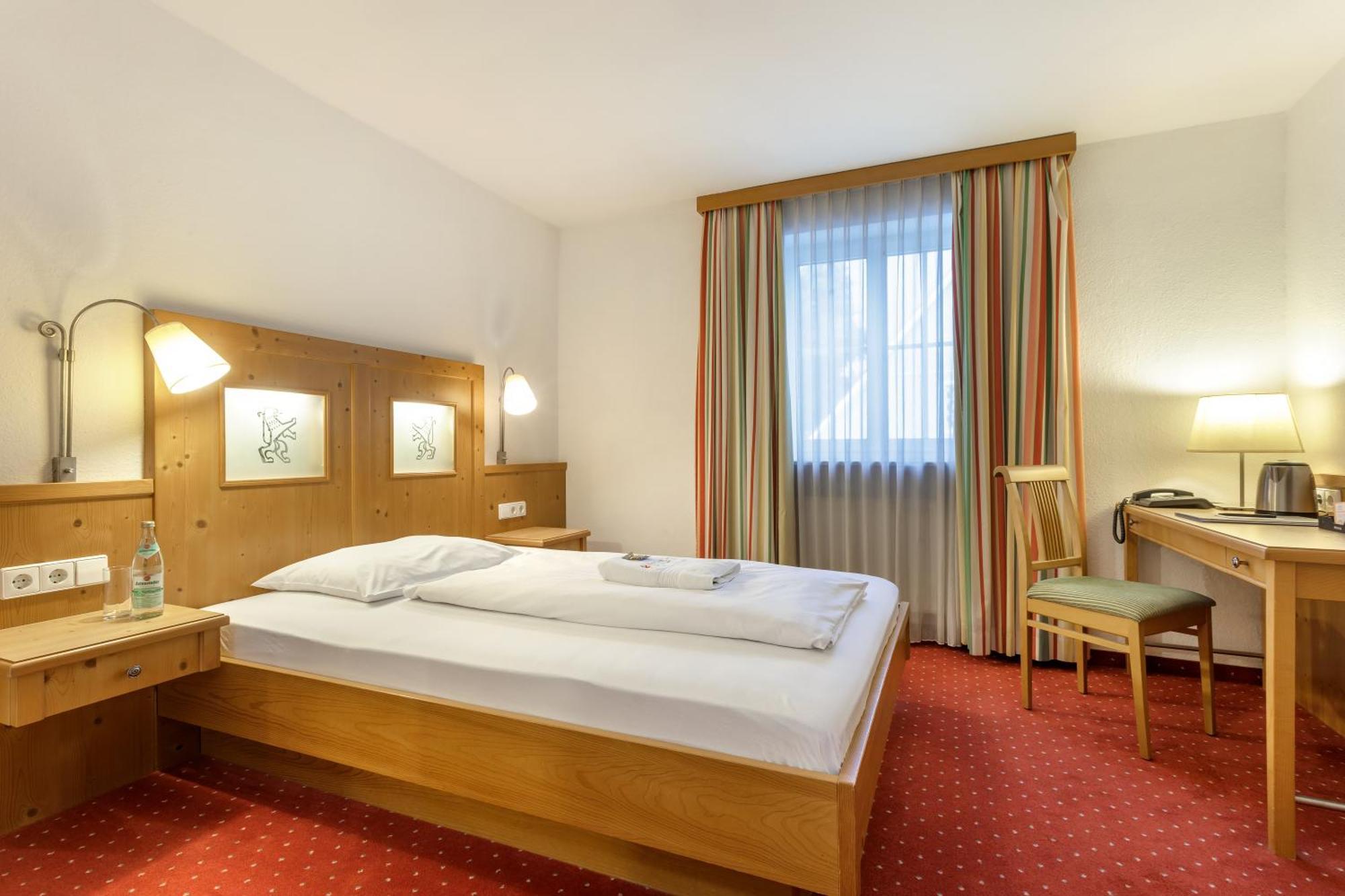 Hotel Zum Loewen Weißenhorn Kültér fotó