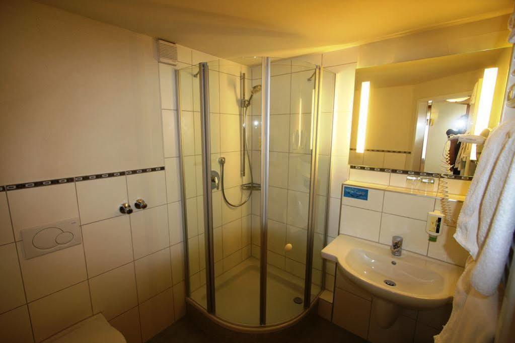 Hotel Zum Loewen Weißenhorn Kültér fotó